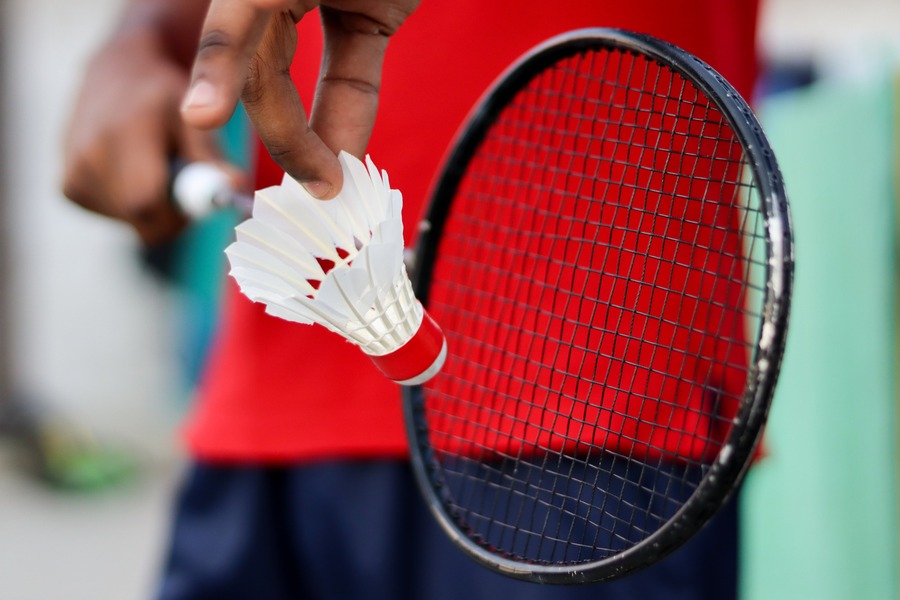 Dominera på banan: Så förbättrar du din backhand i badminton